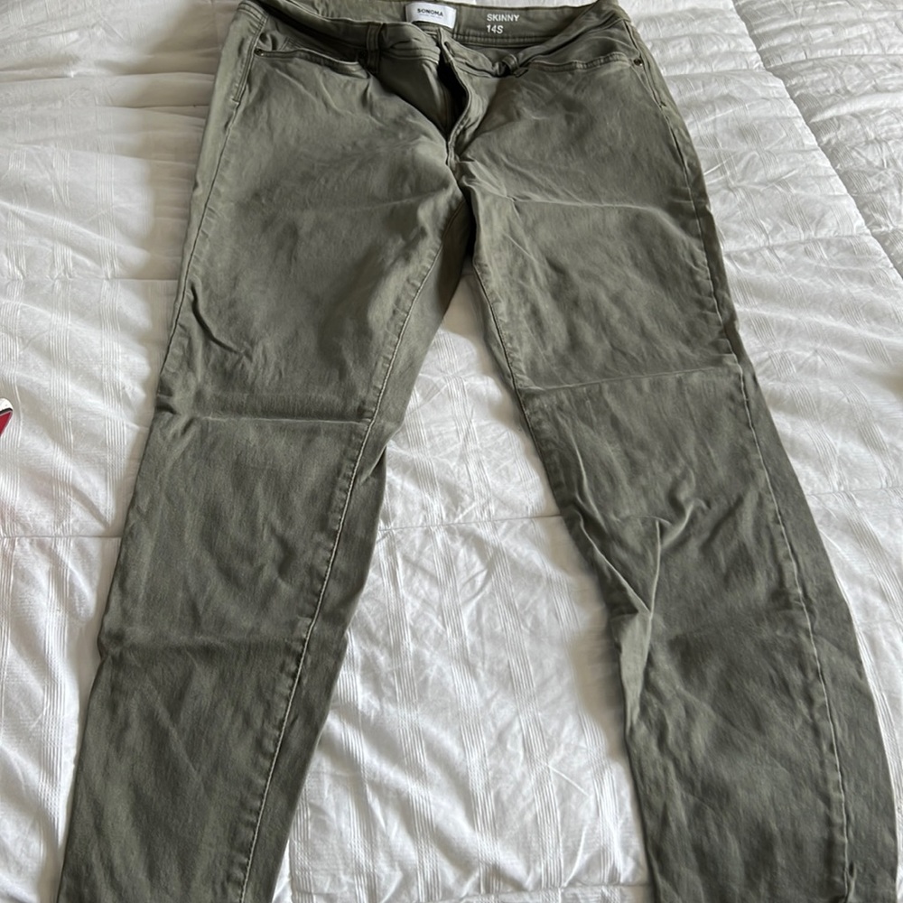 Sonoma women’s skinny Jean in light olive, size 14S